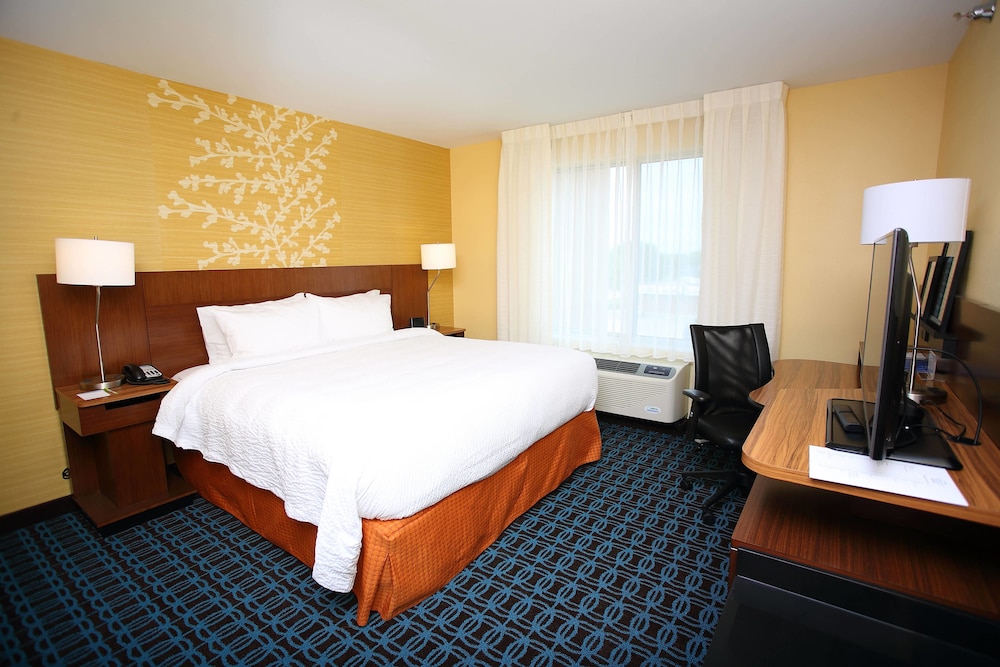fairfield inn and suites east grand forks
