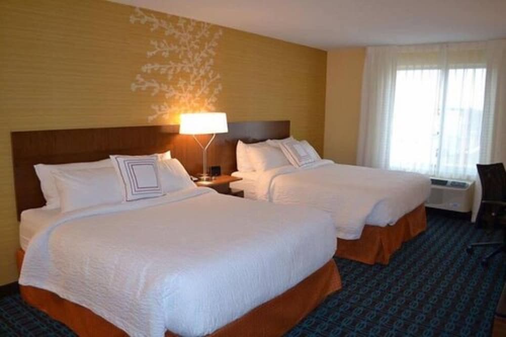 fairfield inn and suites east grand forks