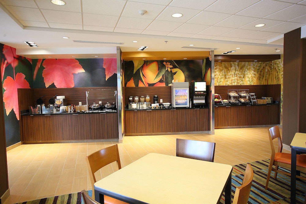 fairfield inn and suites east grand forks