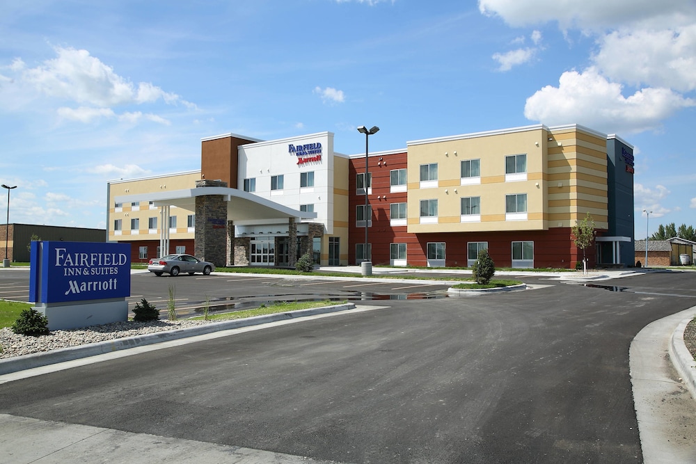 fairfield inn and suites east grand forks