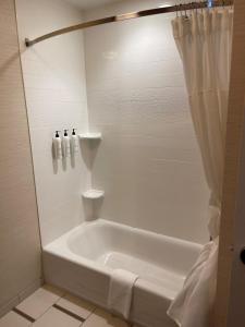 fairfield inn and suites east grand forks