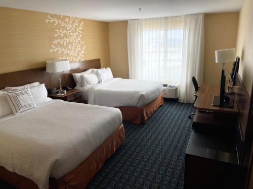 fairfield inn and suites east grand forks