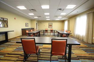fairfield inn and suites east grand forks