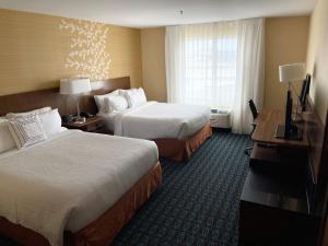 fairfield inn and suites east grand forks