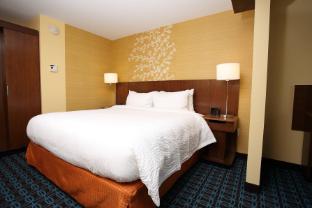 fairfield inn and suites east grand forks