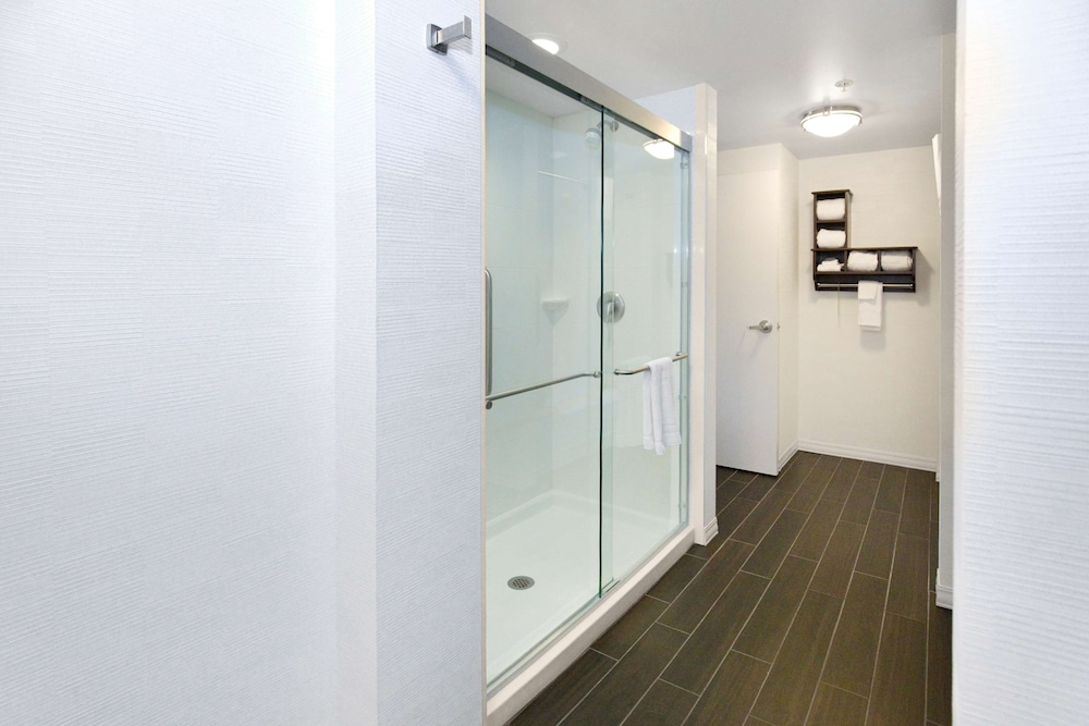 hampton inn and suites pittsburgh harmarville