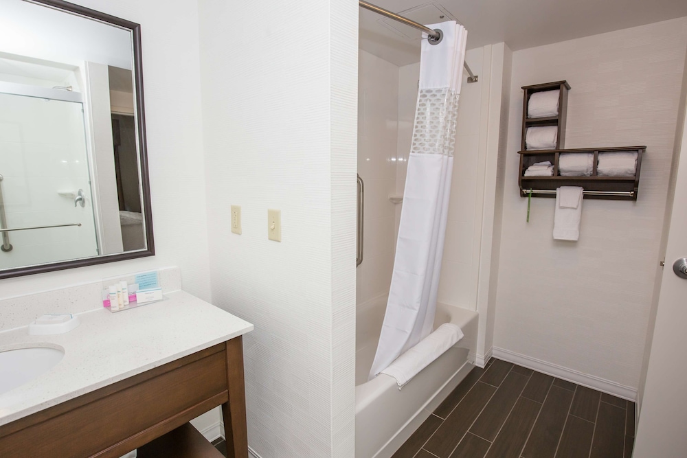 hampton inn and suites pittsburgh harmarville