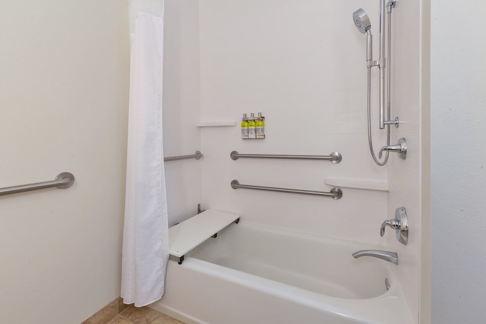 holiday inn express and suites effingham by ihg