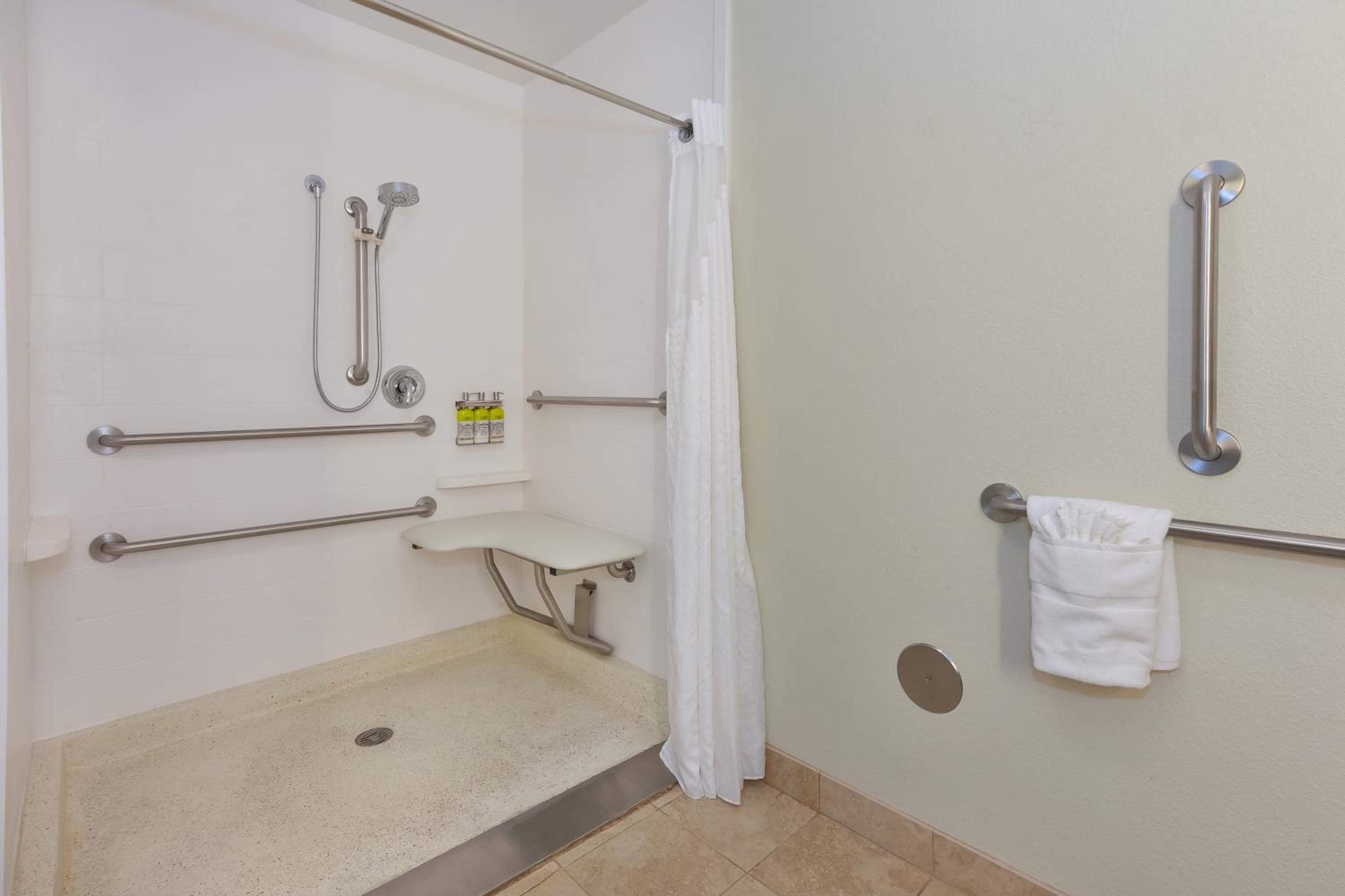 holiday inn express and suites effingham by ihg