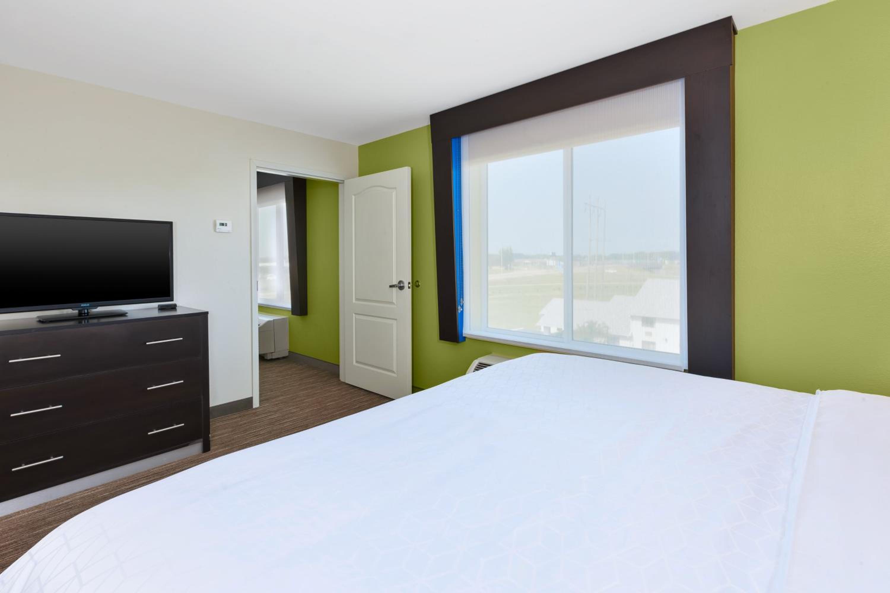 holiday inn express and suites effingham by ihg