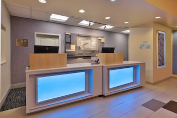 holiday inn express and suites effingham by ihg