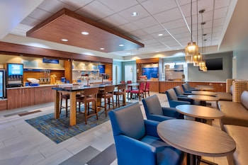 holiday inn express and suites effingham by ihg