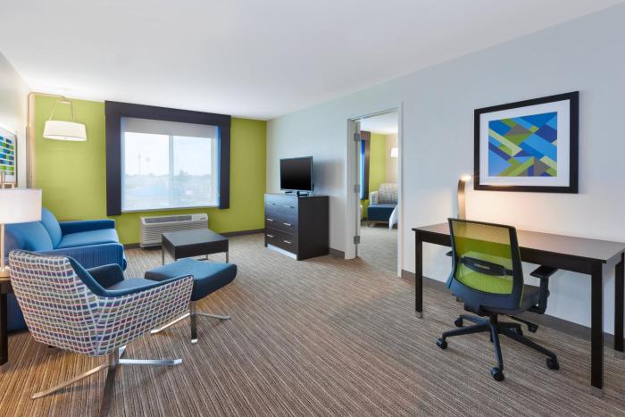 holiday inn express and suites effingham by ihg