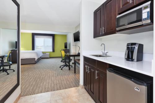 holiday inn express and suites effingham by ihg