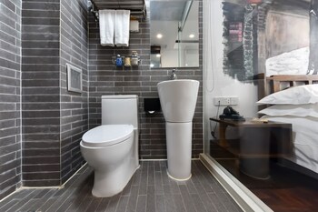 nostalgia hotel beijing yonghe lama temple