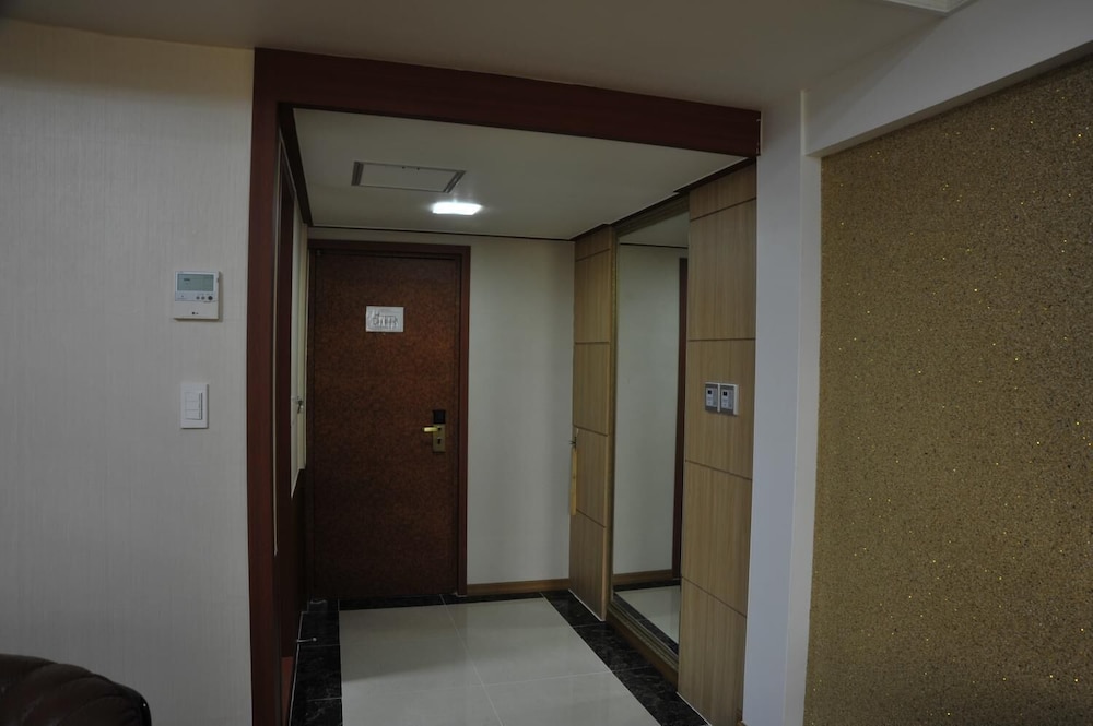 palace tourist hotel