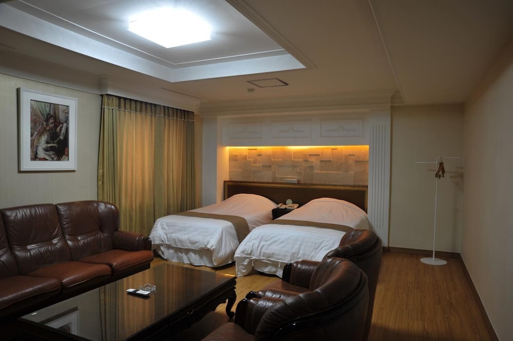 palace tourist hotel