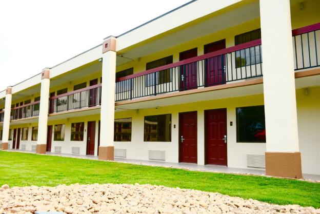 red roof inn and suites commerce athens