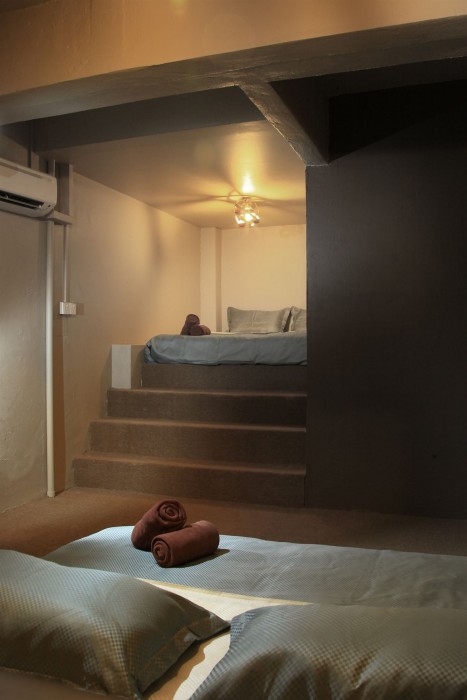 the room zishi hostel