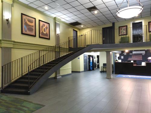 americas best value inn and suites phenix city