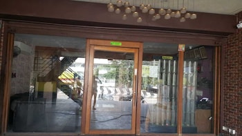Ecr Royal Elite,311,Global Hospital Road,2 star
