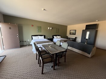 Moosehorn Motor Hotel,,2 star