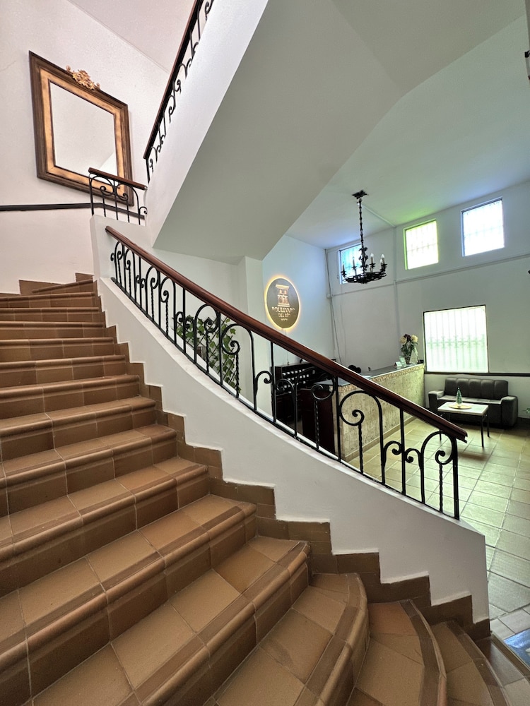 boulevard del rio hotel