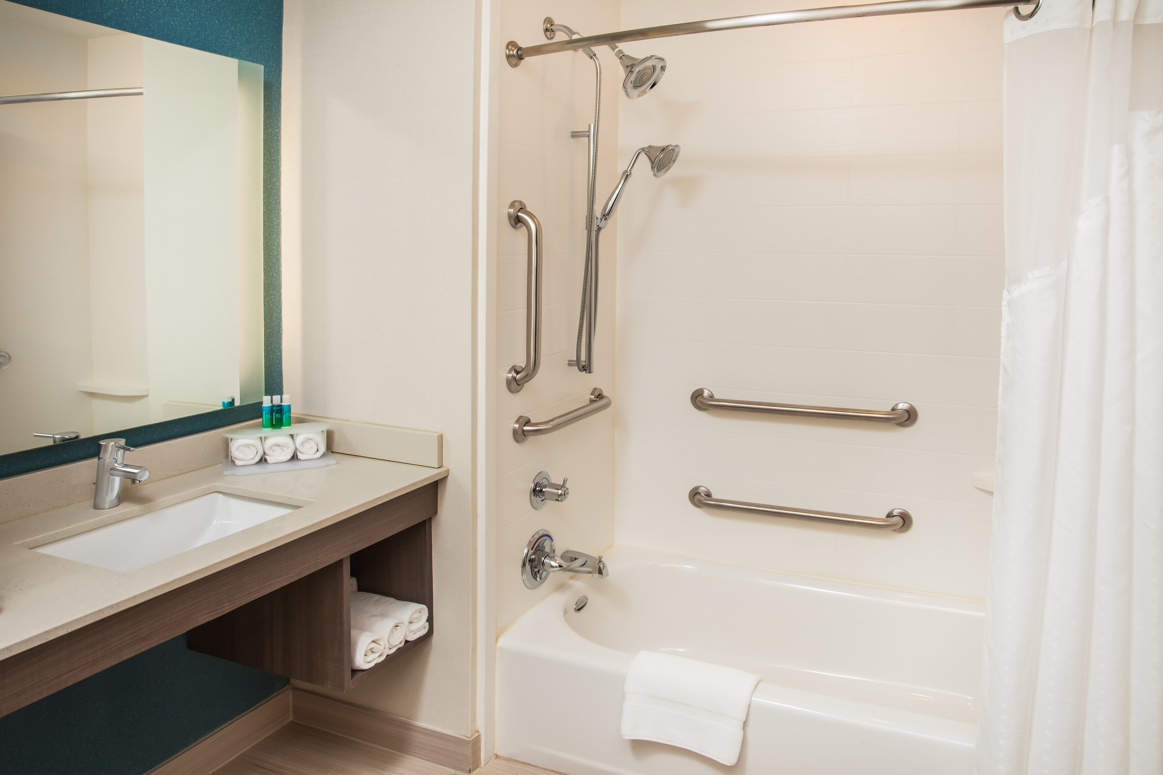 holiday inn express and suites litchfield west by ihg