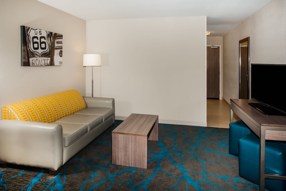 holiday inn express and suites litchfield west by ihg