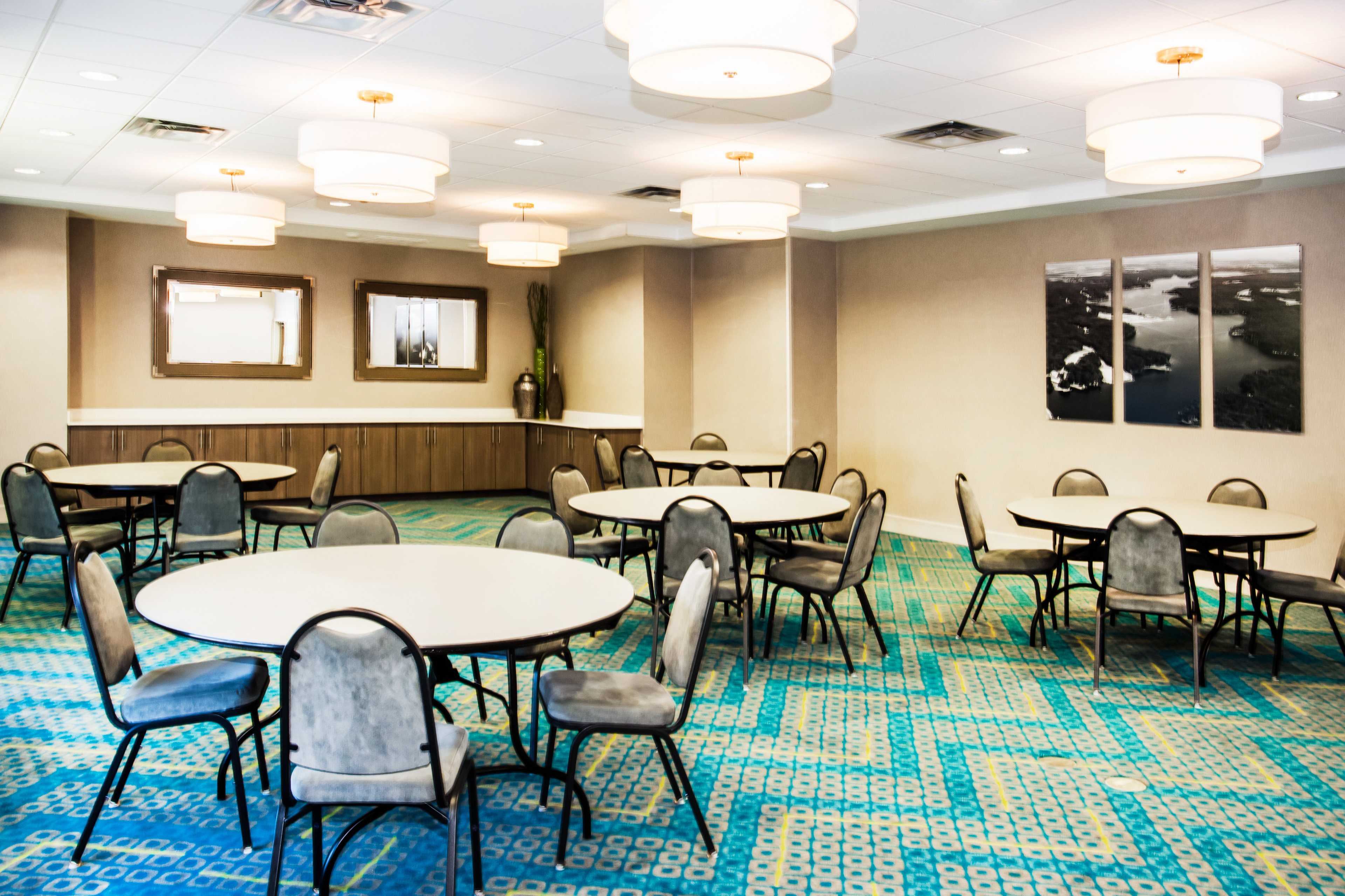 holiday inn express and suites litchfield west by ihg
