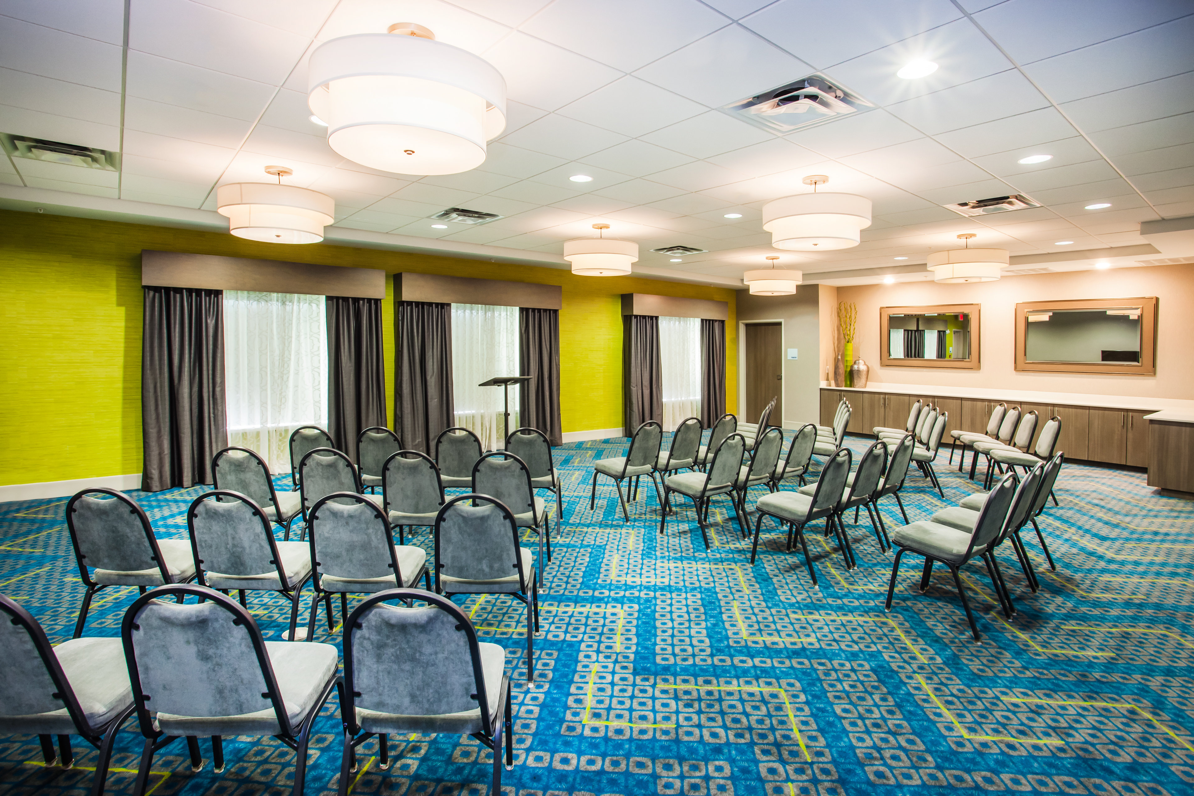 holiday inn express and suites litchfield west by ihg