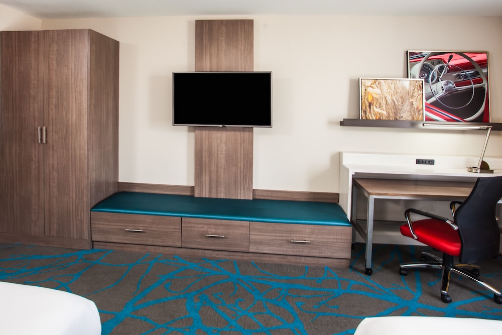 holiday inn express and suites litchfield west by ihg