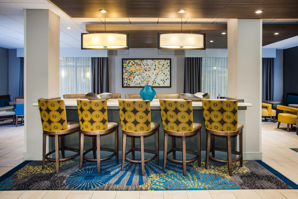 holiday inn express and suites litchfield west by ihg