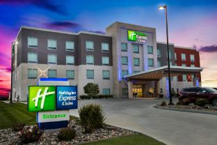 holiday inn express and suites litchfield west by ihg