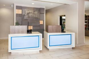 holiday inn express and suites litchfield west by ihg