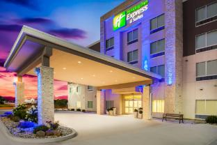 holiday inn express and suites litchfield west by ihg