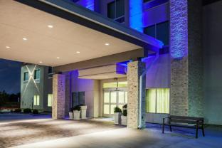 holiday inn express and suites litchfield west by ihg