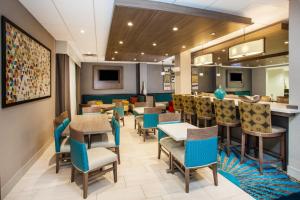 holiday inn express and suites litchfield west by ihg