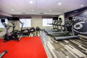 holiday inn express and suites litchfield west by ihg