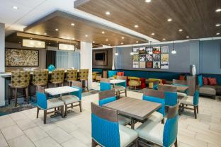 holiday inn express and suites litchfield west by ihg