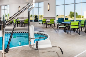 Holiday Inn Express & Suites Litchfield West By Ihg,Staunton>>Litchfield,3 star