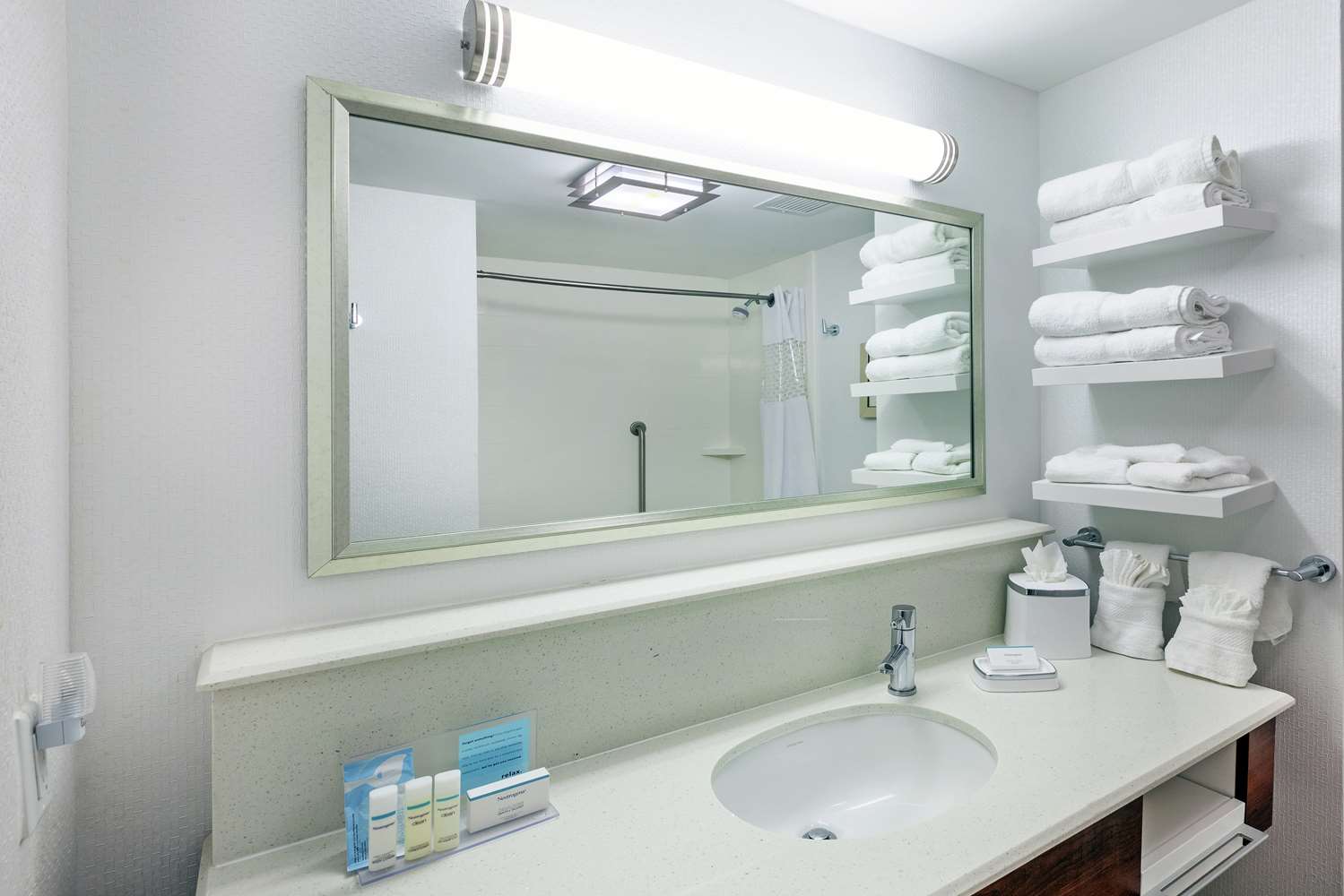 hampton inn and suites by hilton houston north iah