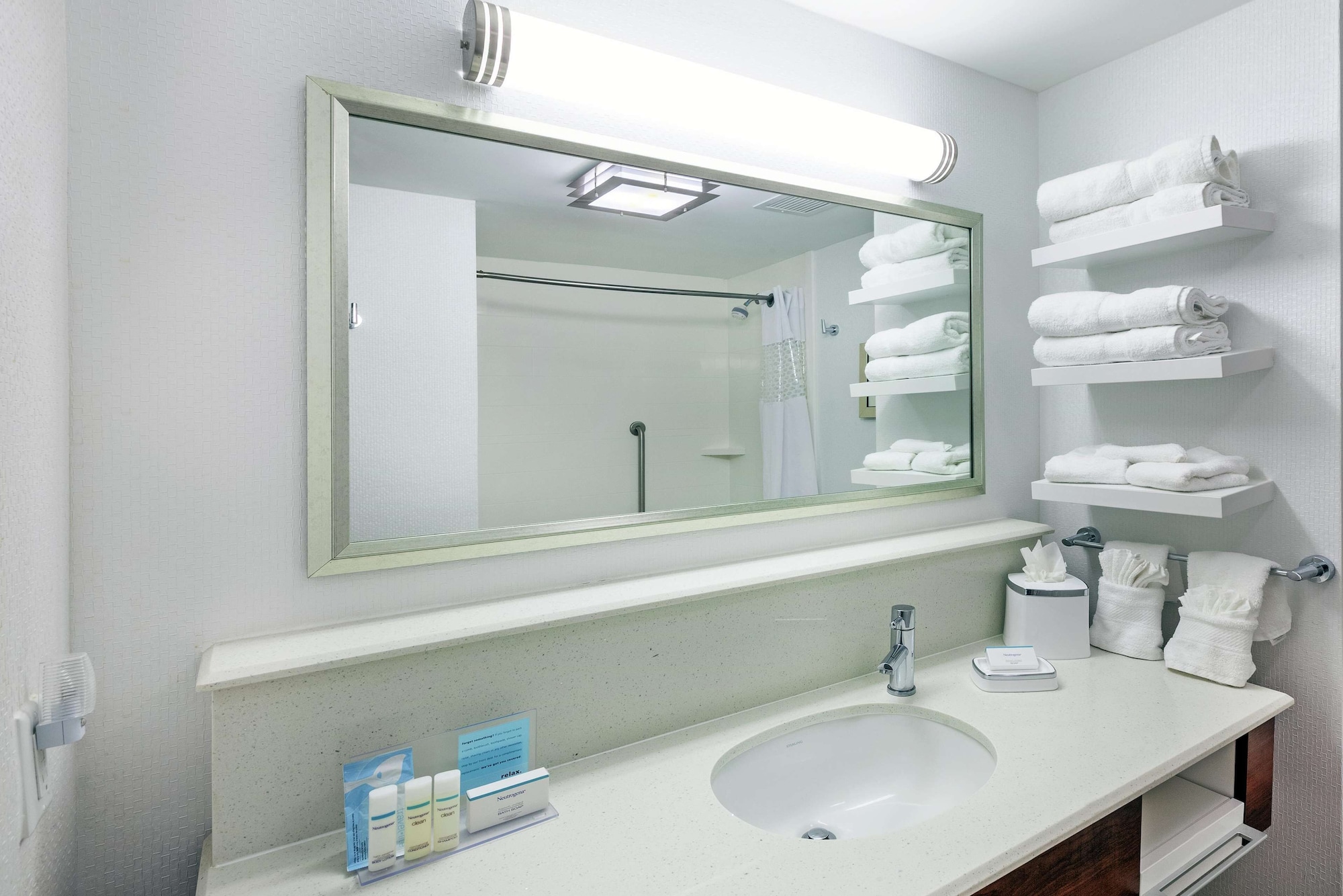 hampton inn and suites by hilton houston north iah