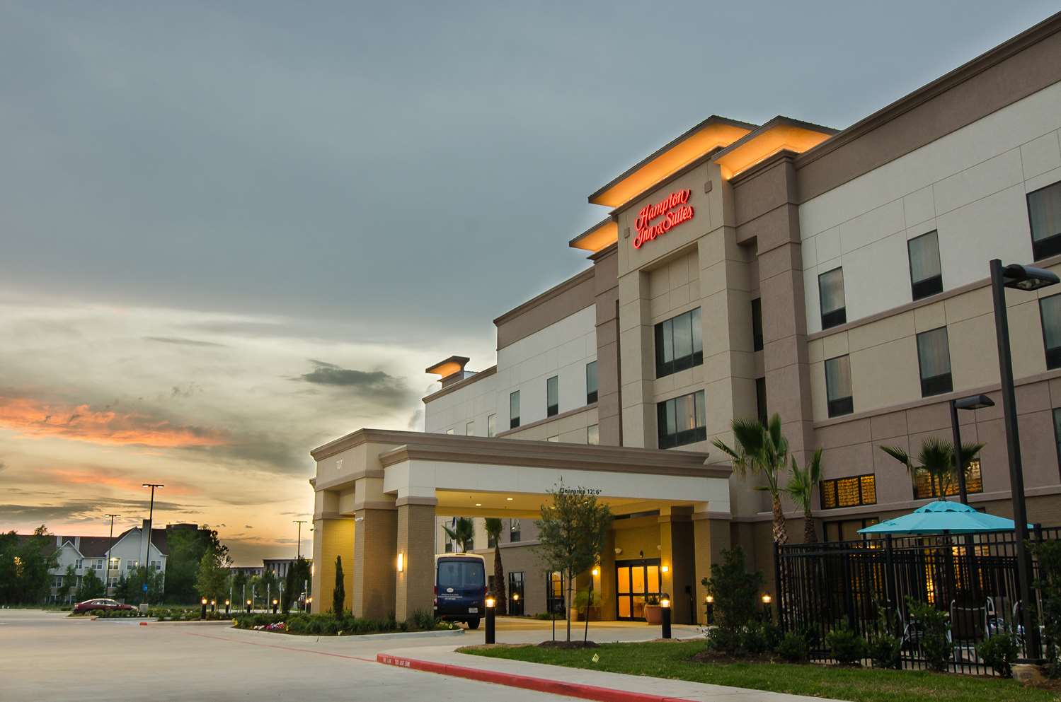 hampton inn and suites by hilton houston north iah