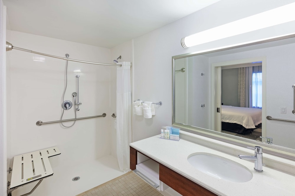 hampton inn and suites by hilton houston north iah