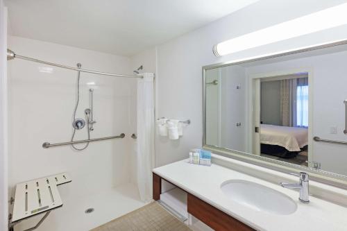 hampton inn and suites by hilton houston north iah