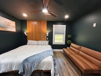 A122 Malone Home,122 Malone Drive,2 star