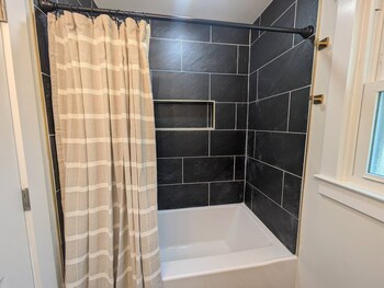 a122 malone home