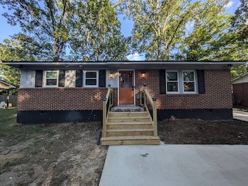 A122 Malone Home,122 Malone Drive,2 star