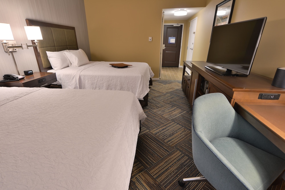 hampton inn and suites chippewa falls